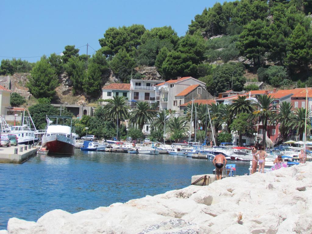 Hotel Casa Rosada Podgora Esterno foto