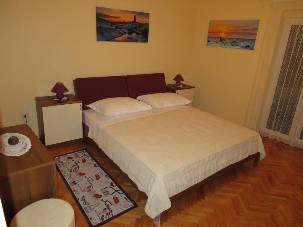 Hotel Casa Rosada Podgora Esterno foto