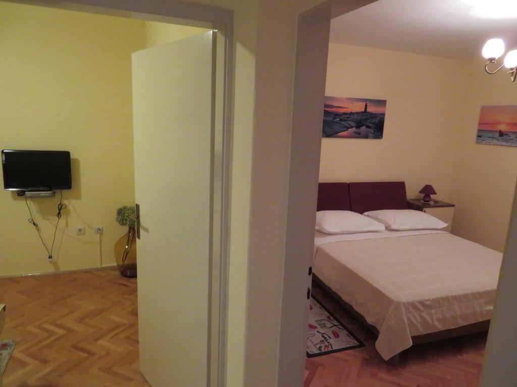 Hotel Casa Rosada Podgora Esterno foto