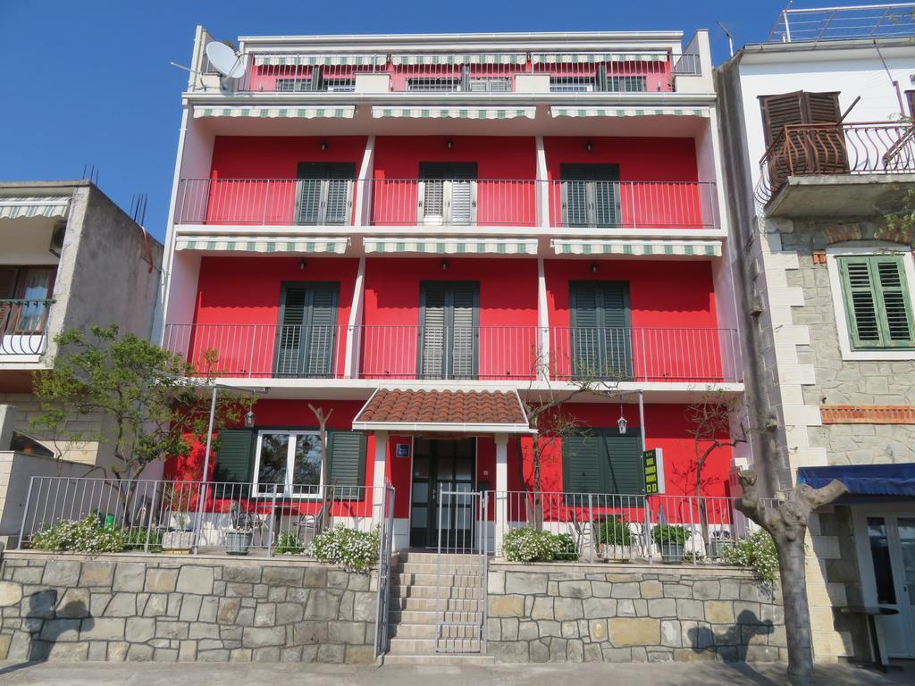 Hotel Casa Rosada Podgora Esterno foto