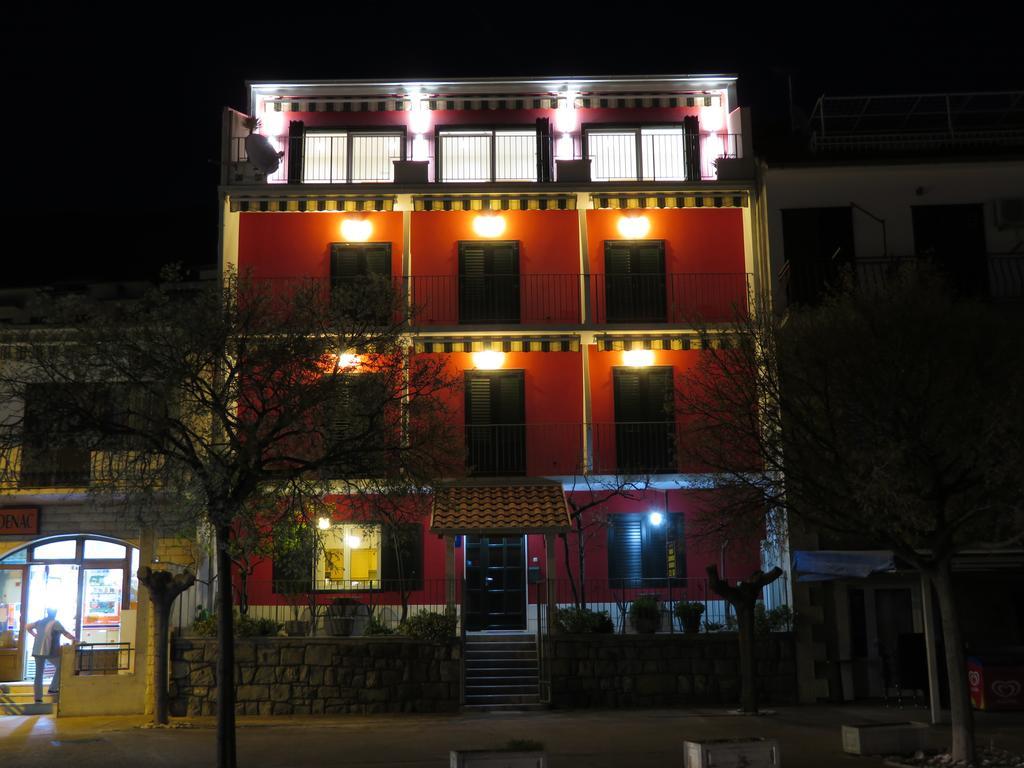 Hotel Casa Rosada Podgora Esterno foto